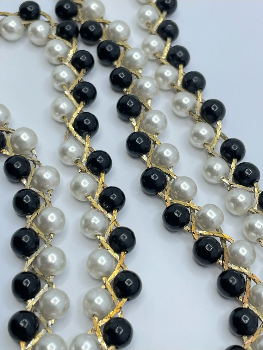 Vintage Korea Faux Pearl Black White Beaded Gold Tone Chain Necklace Elegant